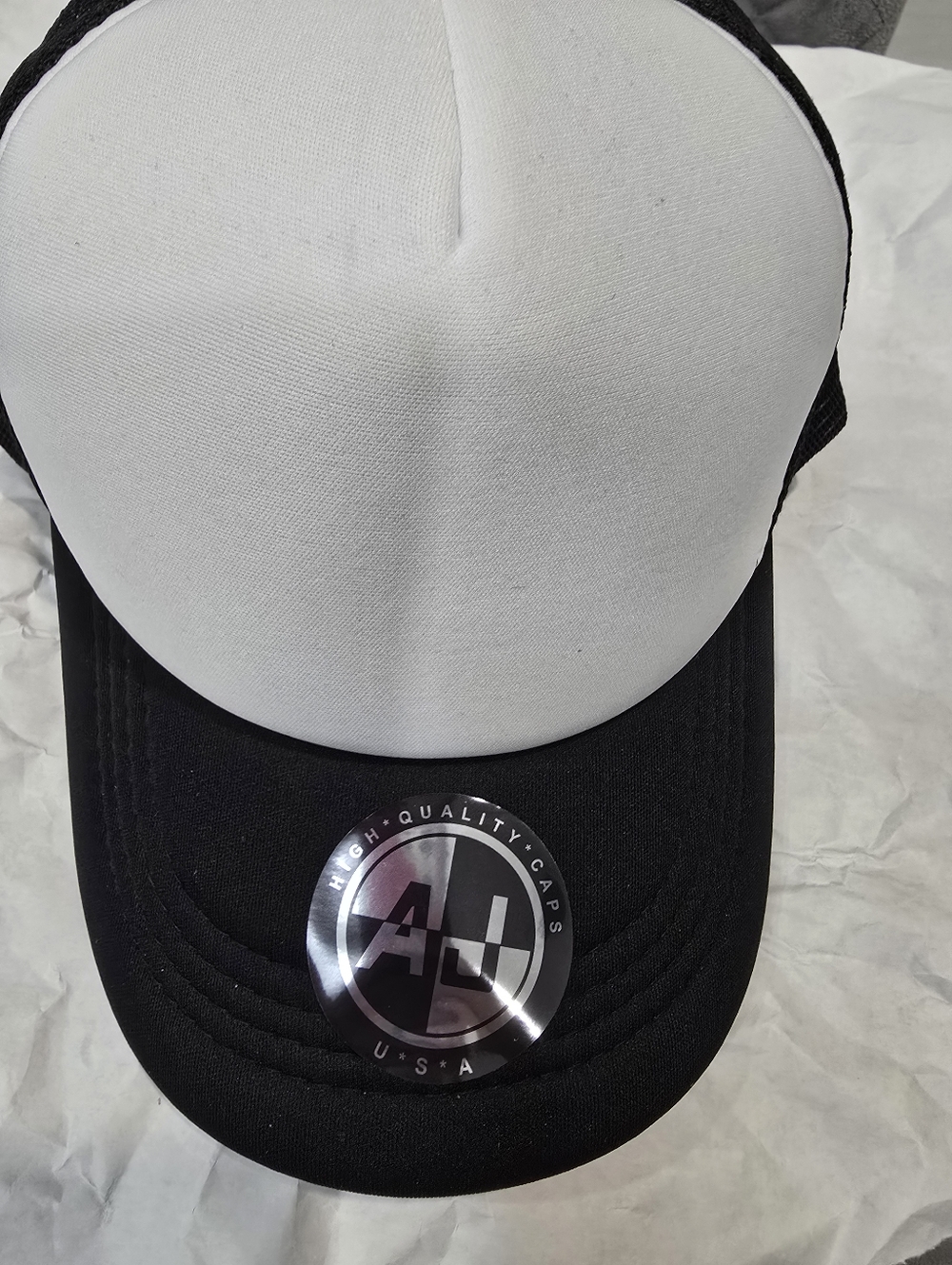 Flat Brim Cap & White/Black Truc